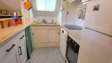 Réfrigérateur, four, plaque de cuisson, lave-vaisselle