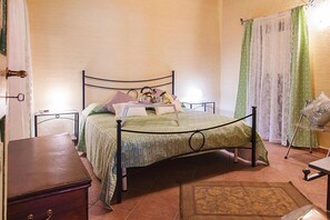 2 bedrooms, travel cot, free WiFi - Holiday Home Sicily near Mount Etna (Castiglione di Sicilia)