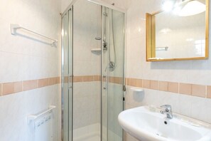 Dusche, Haartrockner, Bidet