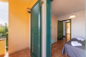 1 bedroom, travel cot, free WiFi - Spacious apartment near Beach & Pool (Santa Teresa Gallura (SS))