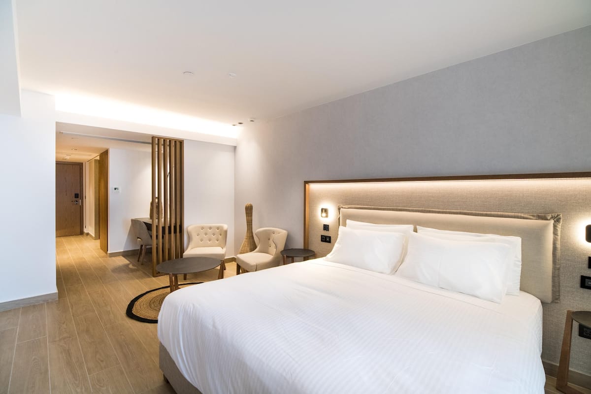 ห้องดับเบิล (Urban Chic) | 1 ห้องนอน, มินิบาร์, ตู้นิรภัยในห้องพัก, ห้องเก็บเสียง