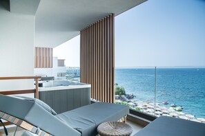 Dazzling Suite Outdoor Hot Tub | Minibar, in-room safe, soundproofing, free cots/infant beds - Akasha Beach Hotel & Spa (Hersonissos)