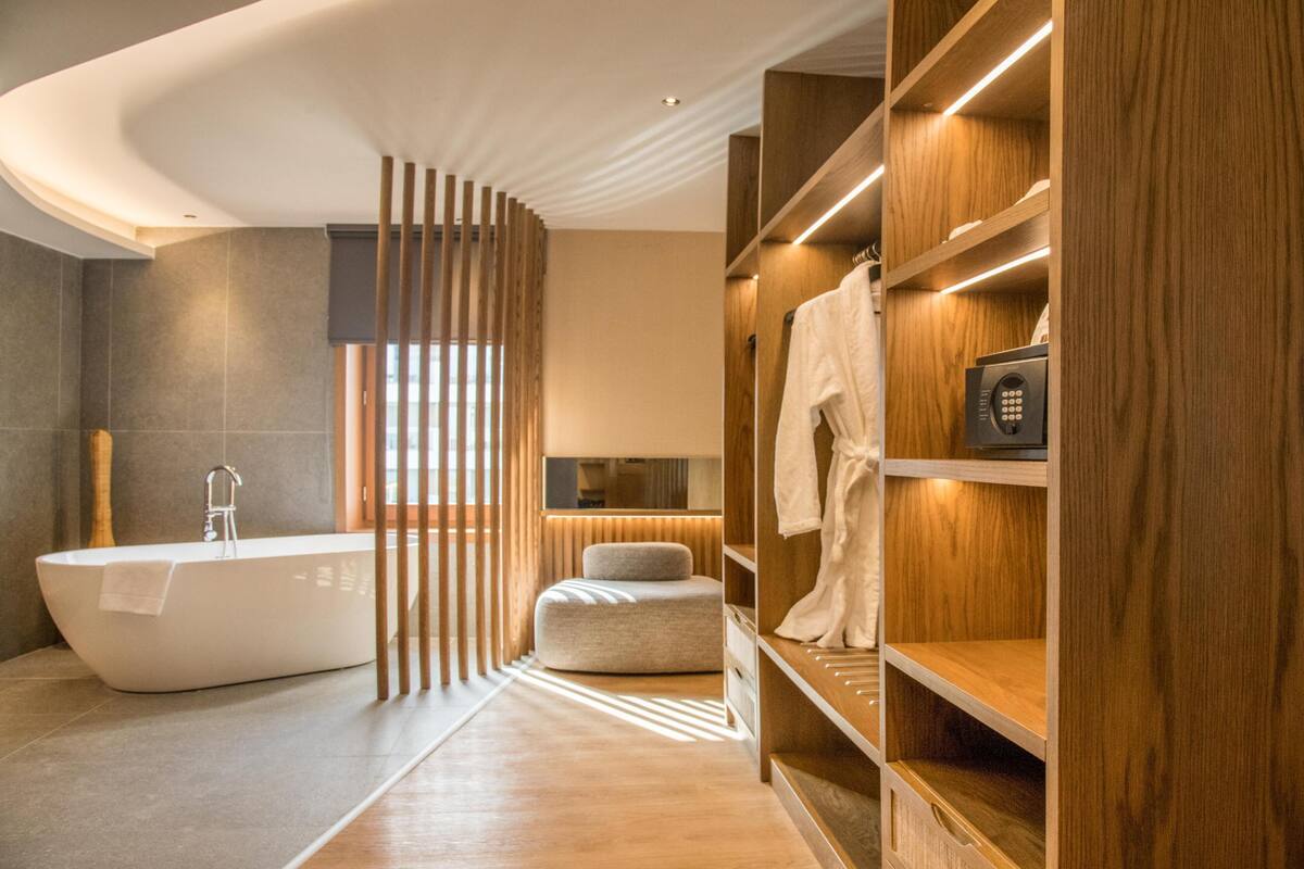 Dazzling Suite Outdoor Hot Tub | Minibar, safe på rommet, lydisolert og barnesenger (inkludert)