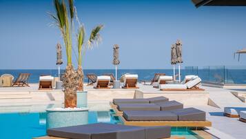 2 AuĂenpools, Cabañas (kostenlos), Sonnenschirme