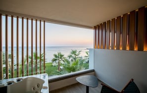 Dazzling Blue Sea View Outdoor Hot Tub | 1 bedroom, minibar, in-room safe, soundproofing