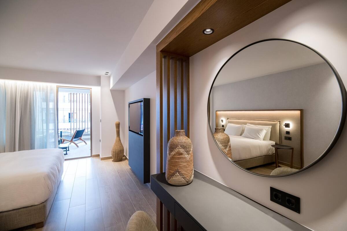 Urban Chic City View Outdoor Hot Tub | Minibar, safe på rommet, lydisolert og barnesenger (inkludert)