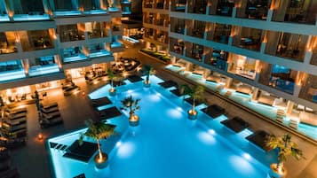 2 piscinas al aire libre, cabañas de piscina gratuitas, sombrillas