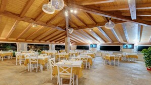 Dining - Apartment in Badus with communal Pool (Badesi)