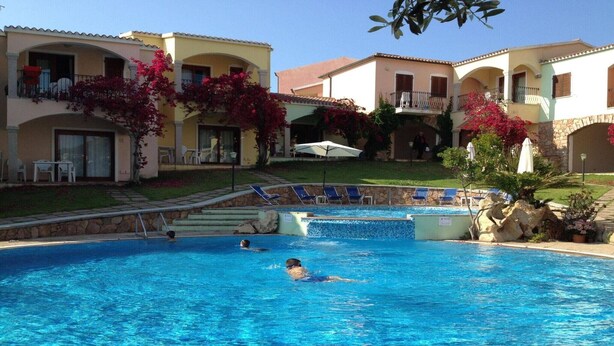 Pool - Apartment in Badus with communal Pool (Badesi)