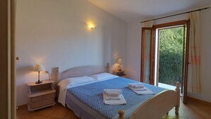 Room - Apartment in Badus with communal Pool (Badesi)