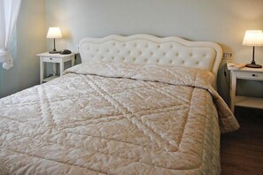 3 bedrooms, desk, travel cot, free WiFi - Villa in Camaiore near Sandy Beaches (Camaiore)