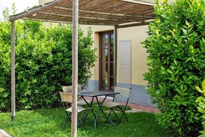 Outdoor dining - Terrace Vibes in the Italian Sun (Piombino)
