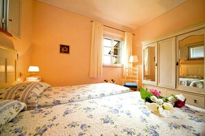 2 bedrooms, travel cot, free WiFi