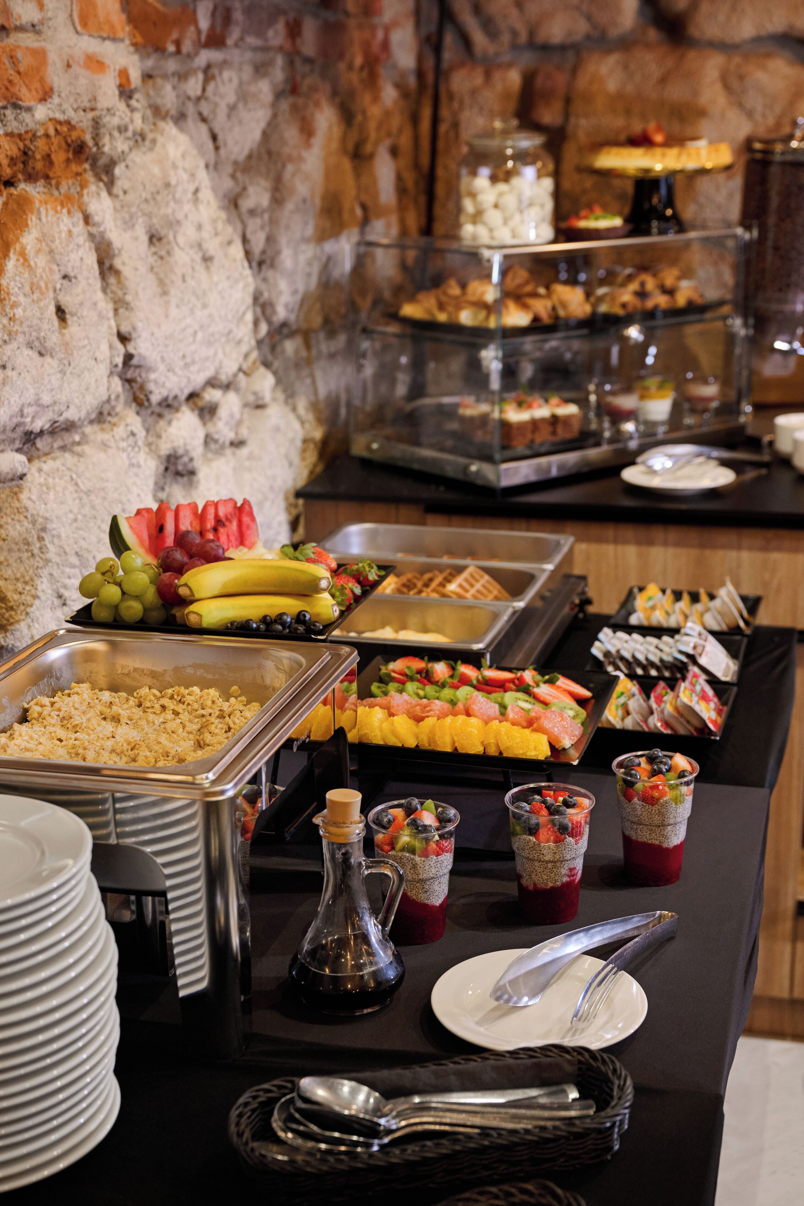 Petit déjeuner continental (85 PLN par personne)