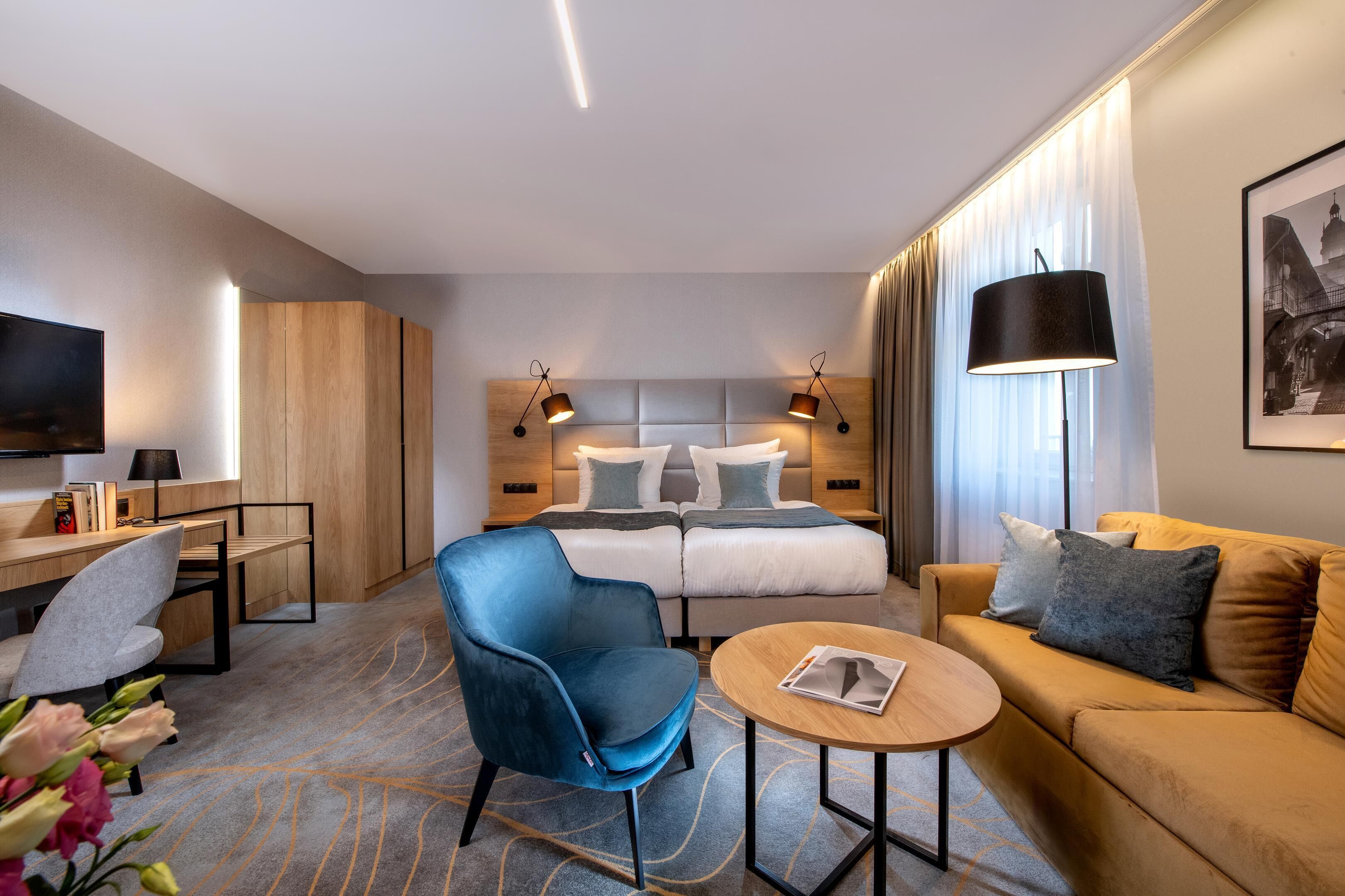 deluxe room | 1 bedroom, minibar, in-room safe, desk