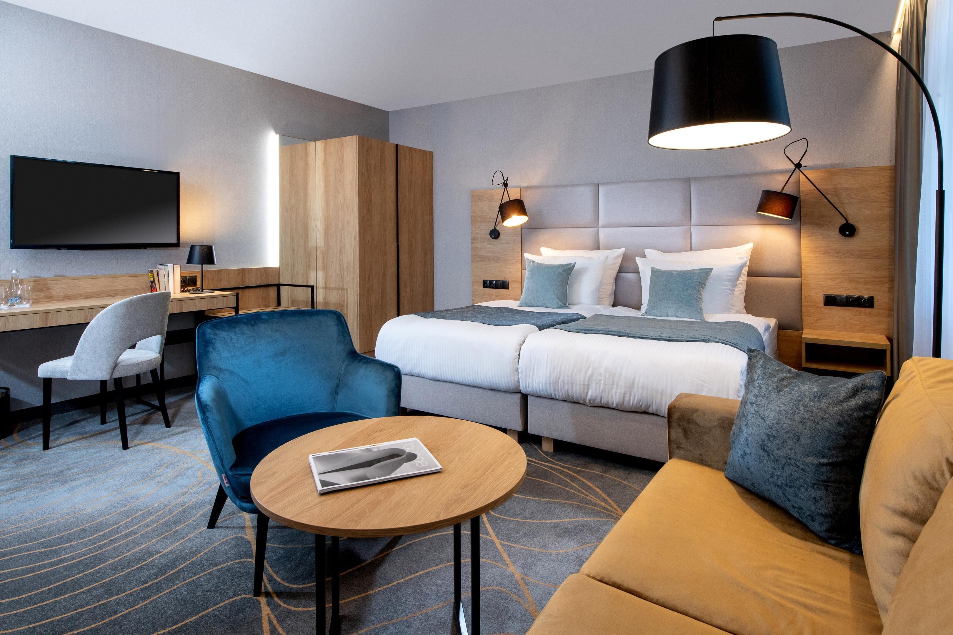 deluxe room | 1 bedroom, minibar, in-room safe, desk