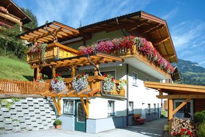 Exterior - Chalet in Grossarltal with Panoramic Views (Großarl)