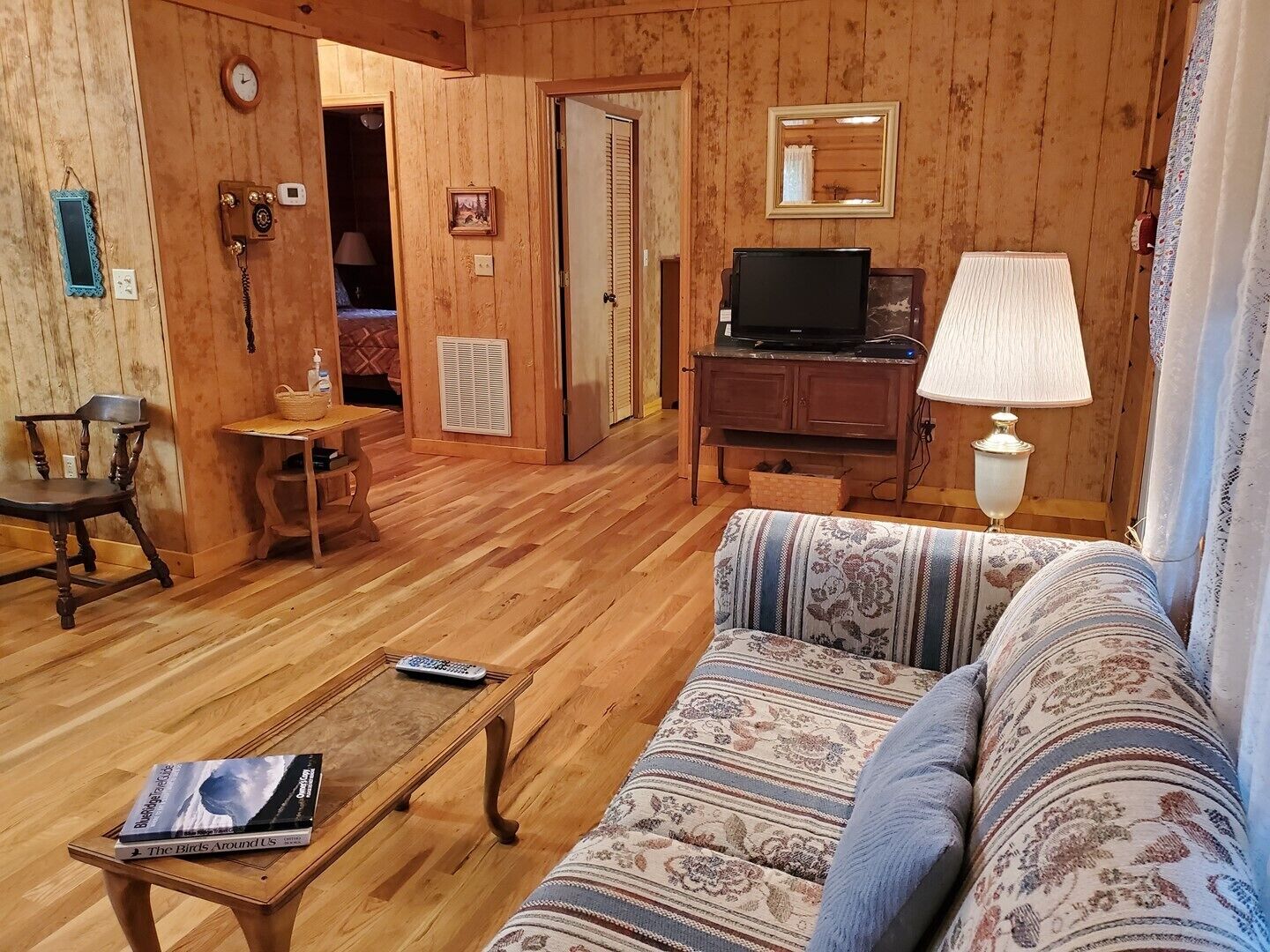 Adventure Cabin 2  - Central heat/AC, WiFi, wood fireplace