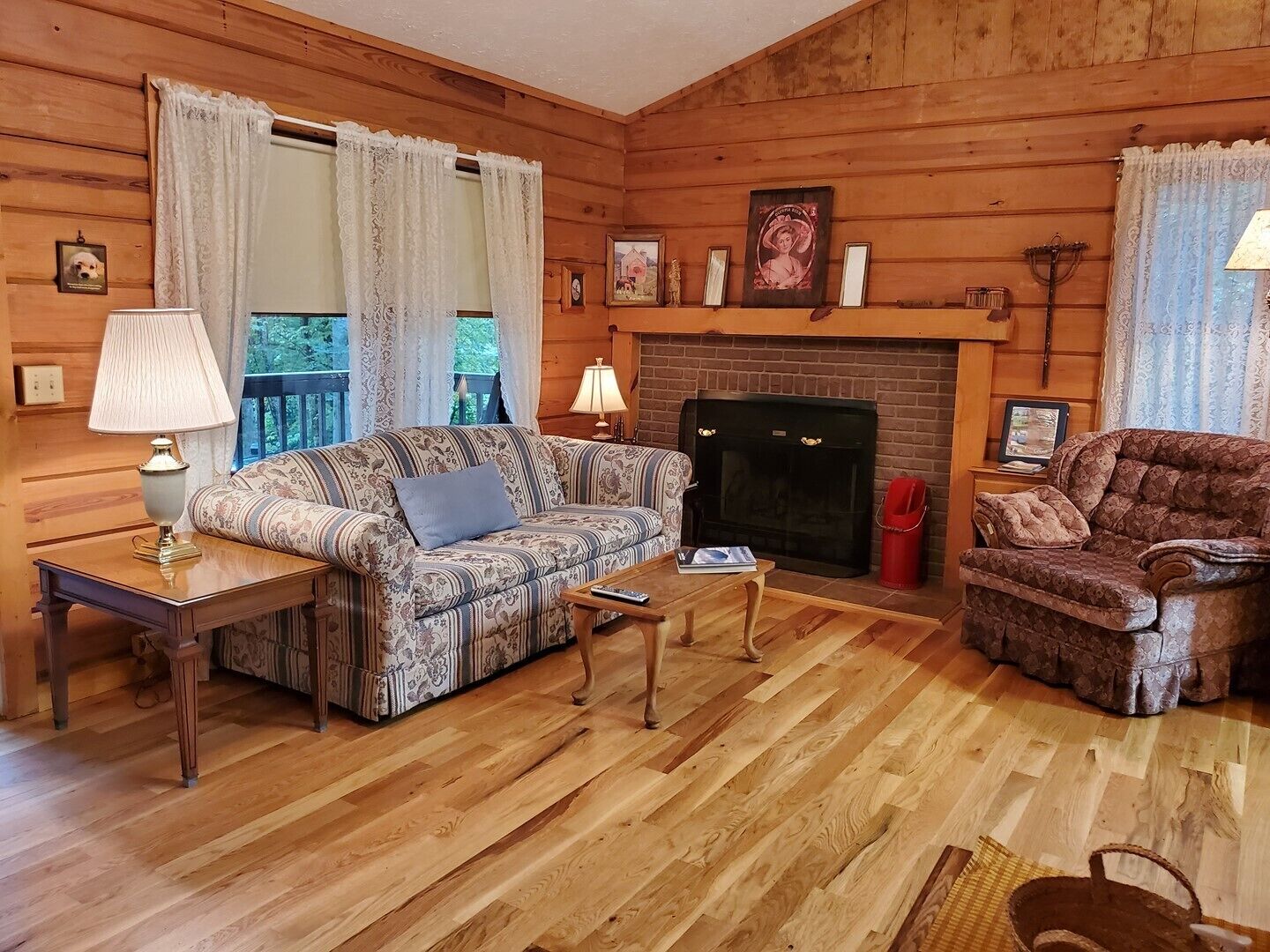 Adventure Cabin 2  - Central heat/AC, WiFi, wood fireplace