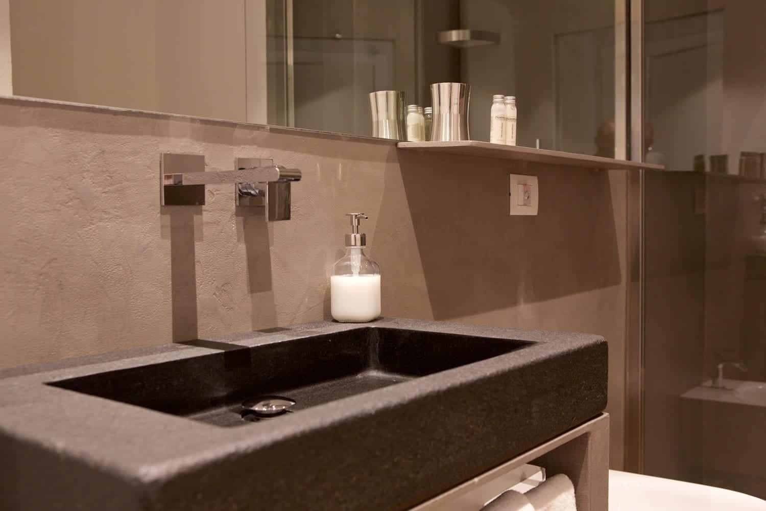 Tweepersoonskamer | Badkamer met wastafel