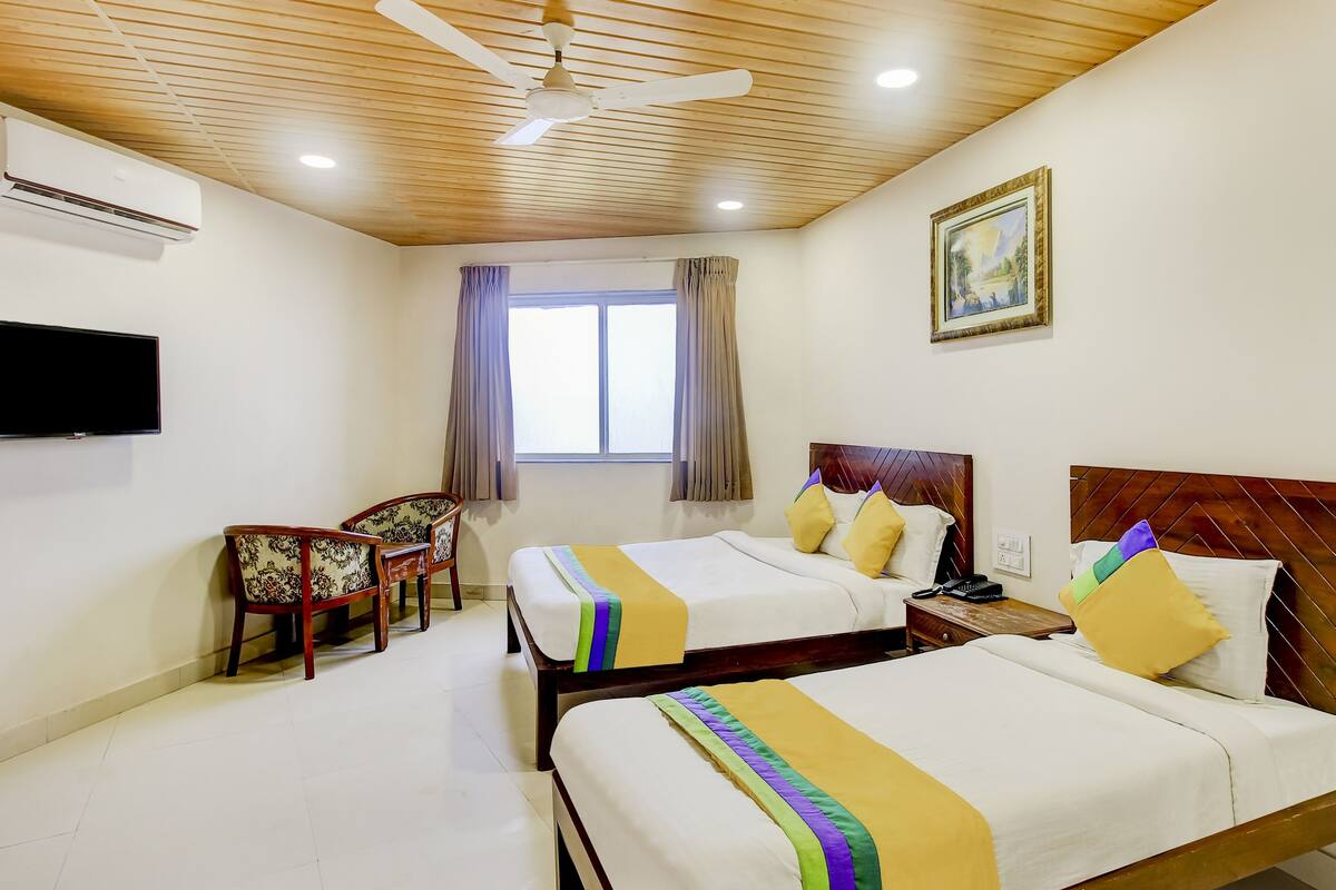 Premium Room | Blackout drapes, iron/ironing board, free WiFi, bed sheets