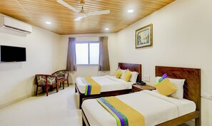 Premium Room | Blackout drapes, iron/ironing board, free WiFi, bed sheets - Itsy Hotels The New Hill Retreat, Near By Local Bus Station (Mahabaleshwar)
