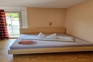 2 bedrooms, travel cot, free WiFi