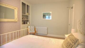 Apartment, 1 Bedroom | 1 bedroom, individually decorated, individually furnished