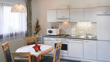 Kühlschrank, Ofen, Herdplatte, Geschirrspüler