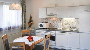 Kühlschrank, Ofen, Herdplatte, Geschirrspüler