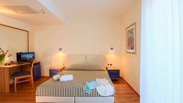 Classic-Doppelzimmer, Balkon, eingeschränkter Meerblick