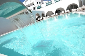 Seasonal outdoor pool, open 10:00 AM to 6:00 PM, pool loungers