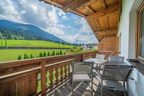 Outdoor dining - Apartment in Brixen near Wilder Kaiser Gondola (Brixen im Thale)