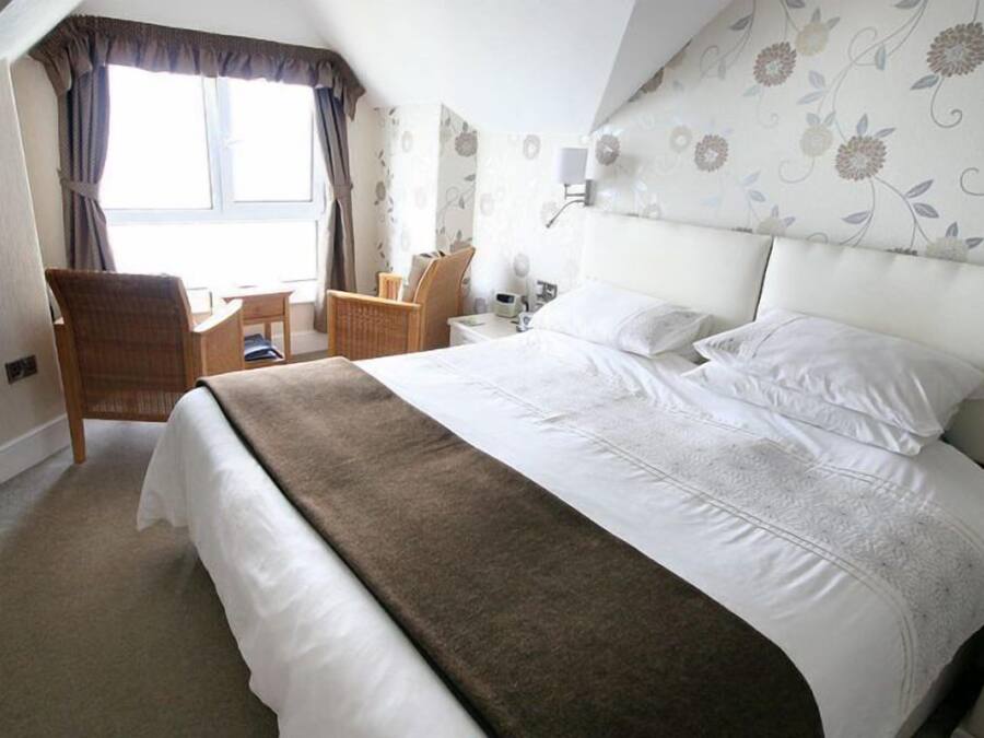 Premium Double or Twin Room, Sea View | Hypo-allergenic bedding, laptop workspace, blackout drapes, free WiFi