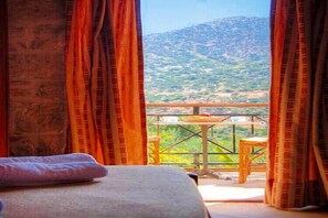 2 bedrooms, travel cot, free WiFi