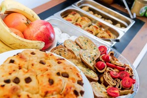 Free daily buffet breakfast