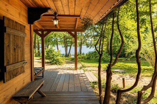 Great holiday home in the middle of nature and right on the lake, Natac Wielka