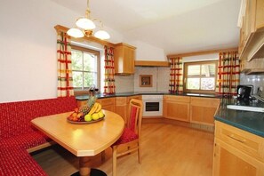 Oven, stovetop, coffee/tea maker, high chair - Apartment in Mühltal near Wilder Kaiser Ski Area (Itter)