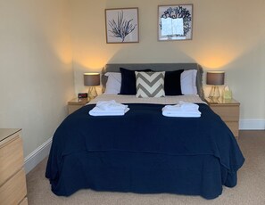 Double Room with Sea View | Iron/ironing board, free WiFi, bed sheets - Mounts Bay Inn (Helston)