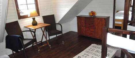 1 室のベッドルーム、旅行用ベビーベッド