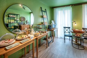 Café da manhã com buffet todos os dias mediante uma taxa