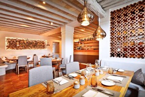 Petit déjeuner buffet (8.9 EUR par personne)