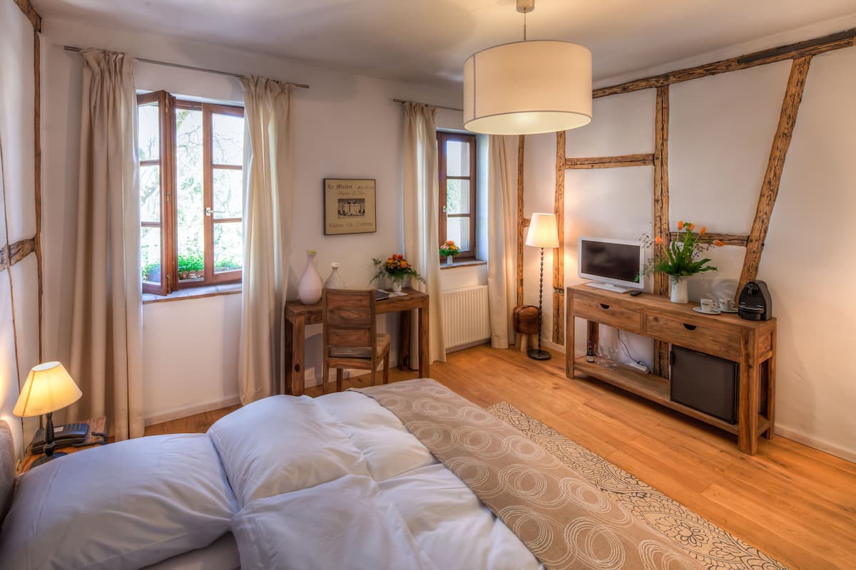 Tweepersoonskamer | Een bureau, gratis wifi, beddengoed
