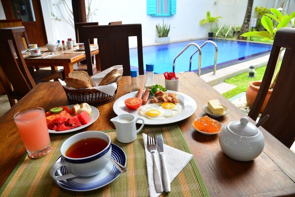 Daily English breakfast (USD 7 per person) - Surf Villa (Hikkaduwa)
