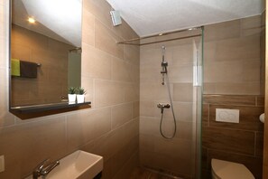 Douche, serviettes fournies