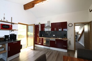 Fridge, microwave, oven, stovetop - Apartment in Fügen near Spieljochbahn (Fügen)