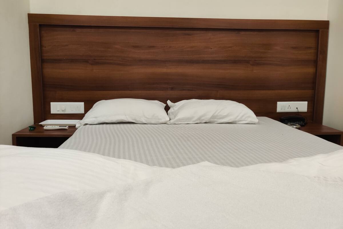 Down duvets, individually furnished, desk, laptop workspace