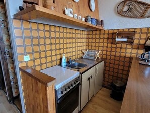 Kylskåp, mikrovågsugn och ugn