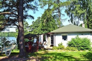 Exterior - A wonderful holiday home with lake access (Bieszkowice)