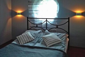 1 bedroom, bed sheets - A wonderful holiday home with lake access (Bieszkowice)
